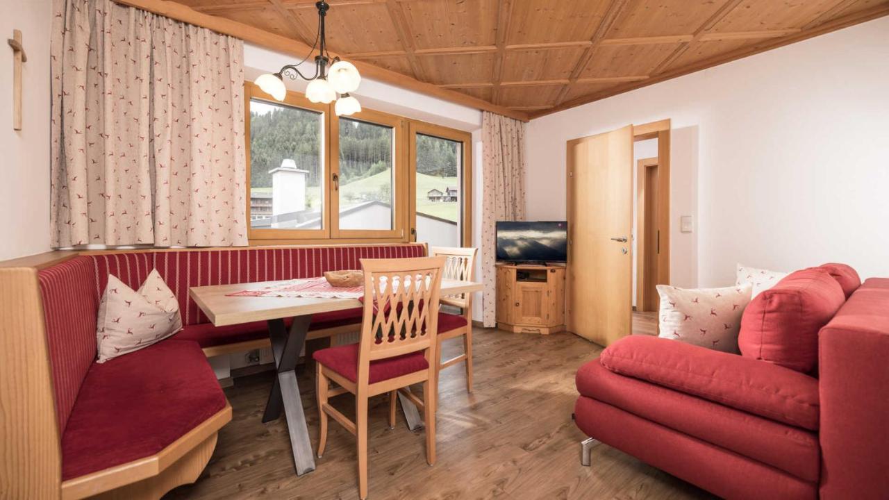 ホテル ペンション アルピナ ライト・イム・アルプバッハタール 部屋 写真